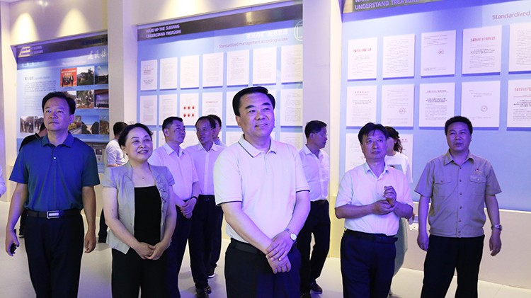 省委常委、省委統(tǒng)戰(zhàn)部部長馬廷禮蒞臨金徽股份調(diào)研